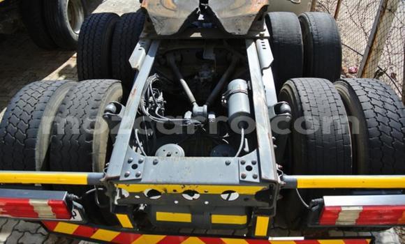 Comprar Usado Mercedes‒Benz 3331 Branco Caminhão em Maputo em Maputo Comprar Usado Mercedes‒Benz 3331 Branco Caminhão em Maputo em Maputo