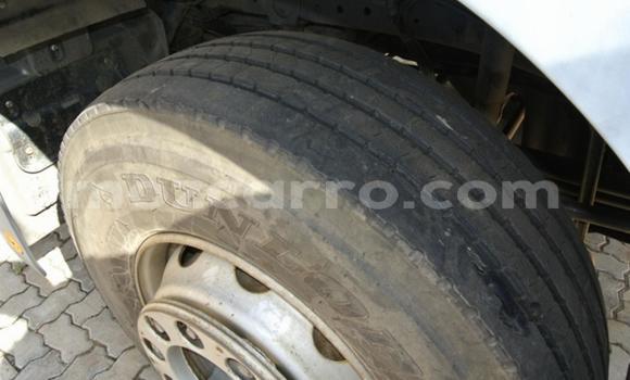 Comprar Usado Mercedes‒Benz 3331 Branco Caminhão em Maputo em Maputo Comprar Usado Mercedes‒Benz 3331 Branco Caminhão em Maputo em Maputo