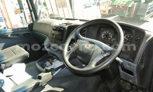 Comprar Usado Mercedes‒Benz 3331 Branco Caminhão em Maputo em Maputo Comprar Usado Mercedes‒Benz 3331 Branco Caminhão em Maputo em Maputo
