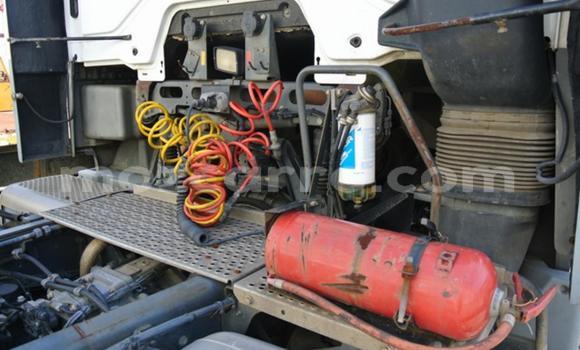 Comprar Usado Mercedes‒Benz 3331 Branco Caminhão em Maputo em Maputo Comprar Usado Mercedes‒Benz 3331 Branco Caminhão em Maputo em Maputo