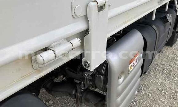 Nunua Ilio tumika Toyota Dyna Nyeupe Gari ndani ya Maputo nchini Maputo Nunua Ilio tumika Toyota Dyna Nyeupe Gari ndani ya Maputo nchini Maputo