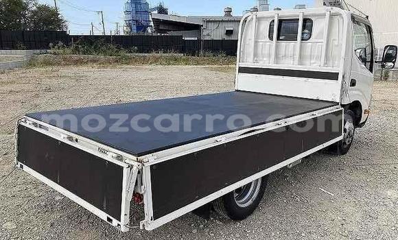 Nunua Ilio tumika Toyota Dyna Nyeupe Gari ndani ya Maputo nchini Maputo Nunua Ilio tumika Toyota Dyna Nyeupe Gari ndani ya Maputo nchini Maputo