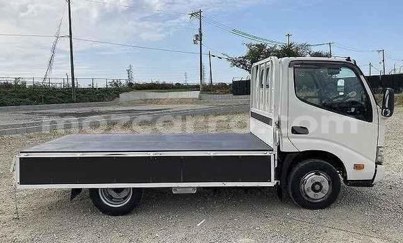 Nunua Ilio tumika Toyota Dyna Nyeupe Gari ndani ya Maputo nchini Maputo Nunua Ilio tumika Toyota Dyna Nyeupe Gari ndani ya Maputo nchini Maputo