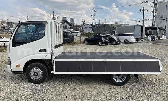 Nunua Ilio tumika Toyota Dyna Nyeupe Gari ndani ya Maputo nchini Maputo Nunua Ilio tumika Toyota Dyna Nyeupe Gari ndani ya Maputo nchini Maputo