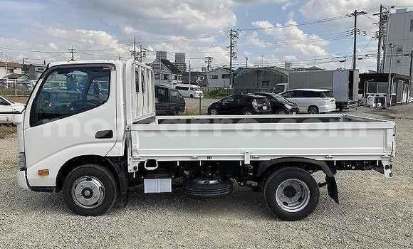 Nunua Ilio tumika Toyota Dyna Nyeupe Gari ndani ya Maputo nchini Maputo Nunua Ilio tumika Toyota Dyna Nyeupe Gari ndani ya Maputo nchini Maputo