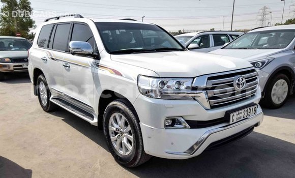 Comprar Importar Toyota Land Cruiser Branco Carro em Import - Dubai em Cabo Delgado Comprar Importar Toyota Land Cruiser Branco Carro em Import - Dubai em Cabo Delgado