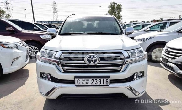 Comprar Importar Toyota Land Cruiser Branco Carro em Import - Dubai em Cabo Delgado Comprar Importar Toyota Land Cruiser Branco Carro em Import - Dubai em Cabo Delgado