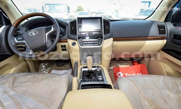 Comprar Importar Toyota Land Cruiser Branco Carro em Import - Dubai em Cabo Delgado Comprar Importar Toyota Land Cruiser Branco Carro em Import - Dubai em Cabo Delgado