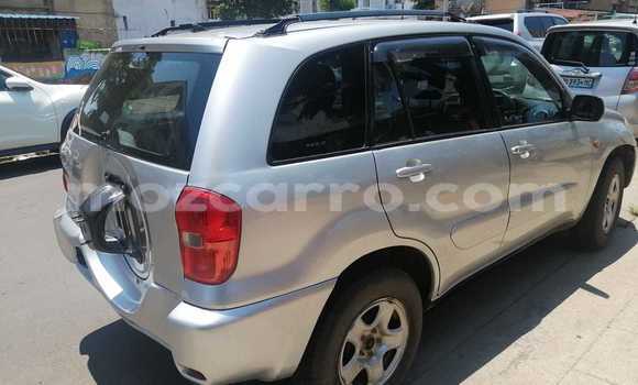 Nunua Ilio tumika Toyota RAV4 Fedha Gari ndani ya Maputo nchini Maputo Nunua Ilio tumika Toyota RAV4 Fedha Gari ndani ya Maputo nchini Maputo