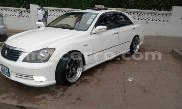 Nunua Ilio tumika Toyota Crown Nyeupe Gari ndani ya Maputo nchini Maputo Nunua Ilio tumika Toyota Crown Nyeupe Gari ndani ya Maputo nchini Maputo