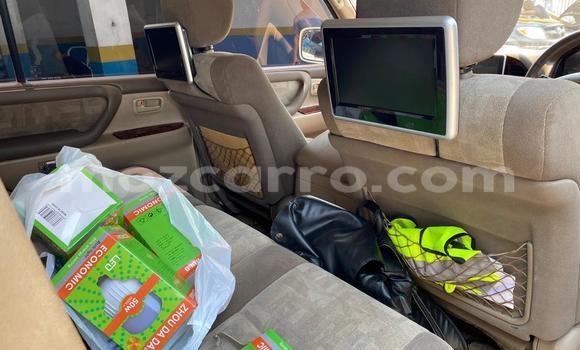 Buy Used Toyota Land Cruiser White Car in Mocambique in Nampula Buy Used Toyota Land Cruiser White Car in Mocambique in Nampula
