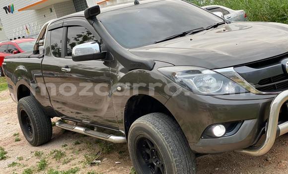 Comprar Usado Mazda BT-50 Verde Carro em Maputo em Maputo