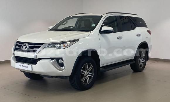 Nunua Ilio tumika Toyota Fortuner Nyeupe Gari ndani ya Manica nchini Manica