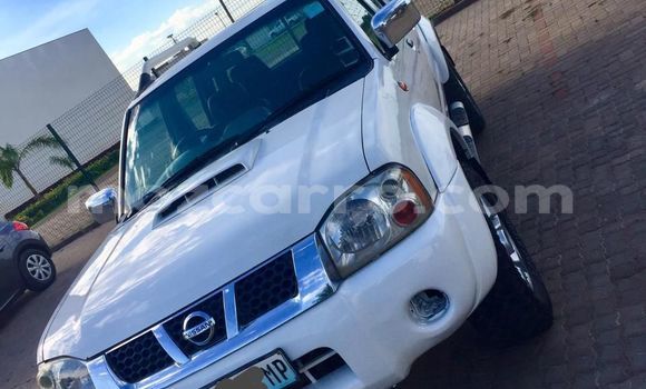 Buy Used Nissan Hardbody White Car in Maputo in Maputo