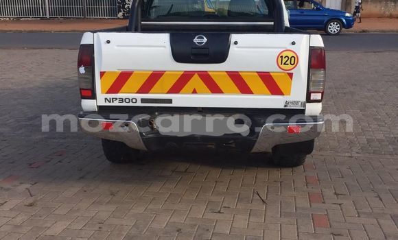 Nunua Ilio tumika Nissan Hardbody Nyeupe Gari ndani ya Maputo nchini Maputo Nunua Ilio tumika Nissan Hardbody Nyeupe Gari ndani ya Maputo nchini Maputo