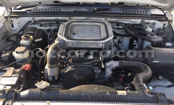 Nunua Ilio tumika Nissan Hardbody Nyeupe Gari ndani ya Maputo nchini Maputo Nunua Ilio tumika Nissan Hardbody Nyeupe Gari ndani ya Maputo nchini Maputo