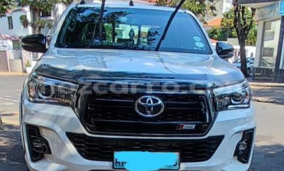 Nunua Ilio tumika Toyota Hilux Nyeupe Gari ndani ya Maputo nchini Maputo Nunua Ilio tumika Toyota Hilux Nyeupe Gari ndani ya Maputo nchini Maputo