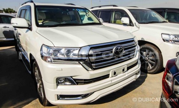 Comprar Importar Toyota Land Cruiser Branco Carro em Import - Dubai em Cabo Delgado Comprar Importar Toyota Land Cruiser Branco Carro em Import - Dubai em Cabo Delgado