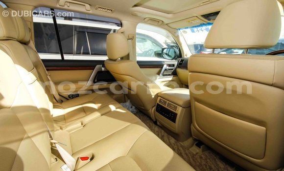 Comprar Importar Toyota Land Cruiser Branco Carro em Import - Dubai em Cabo Delgado Comprar Importar Toyota Land Cruiser Branco Carro em Import - Dubai em Cabo Delgado