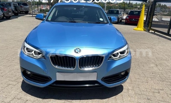 Comprar Usado BMW 3-Series Azul Carro em Maputo em Maputo