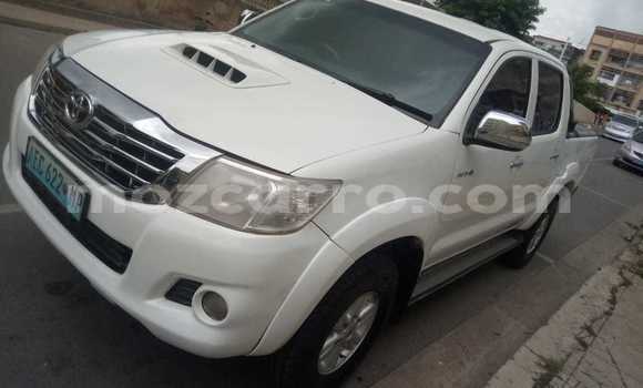 Nunua Ilio tumika Toyota Hilux Nyeupe Gari ndani ya Maputo nchini Maputo Nunua Ilio tumika Toyota Hilux Nyeupe Gari ndani ya Maputo nchini Maputo