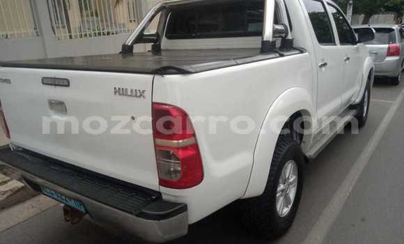 Nunua Ilio tumika Toyota Hilux Nyeupe Gari ndani ya Maputo nchini Maputo Nunua Ilio tumika Toyota Hilux Nyeupe Gari ndani ya Maputo nchini Maputo