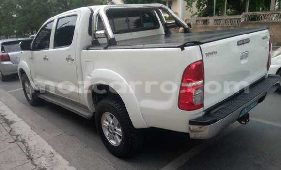 Nunua Ilio tumika Toyota Hilux Nyeupe Gari ndani ya Maputo nchini Maputo Nunua Ilio tumika Toyota Hilux Nyeupe Gari ndani ya Maputo nchini Maputo