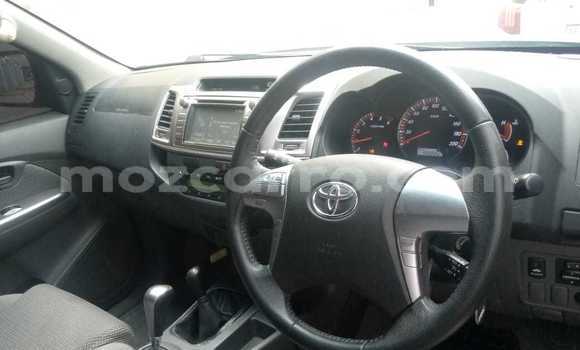 Nunua Ilio tumika Toyota Hilux Nyeupe Gari ndani ya Maputo nchini Maputo Nunua Ilio tumika Toyota Hilux Nyeupe Gari ndani ya Maputo nchini Maputo