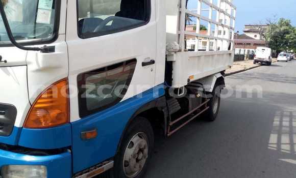 Buy Used Toyota Hilux White Car in Maputo in Maputo