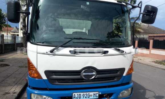 Buy Used Toyota Hilux White Car in Maputo in Maputo Buy Used Toyota Hilux White Car in Maputo in Maputo