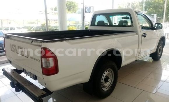 Nunua Ilio tumika Isuzu KB Nyeupe Gari ndani ya Maputo nchini Maputo Nunua Ilio tumika Isuzu KB Nyeupe Gari ndani ya Maputo nchini Maputo