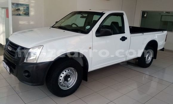 Nunua Ilio tumika Isuzu KB Nyeupe Gari ndani ya Maputo nchini Maputo Nunua Ilio tumika Isuzu KB Nyeupe Gari ndani ya Maputo nchini Maputo