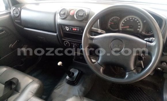 Nunua Ilio tumika Isuzu KB Nyeupe Gari ndani ya Maputo nchini Maputo Nunua Ilio tumika Isuzu KB Nyeupe Gari ndani ya Maputo nchini Maputo