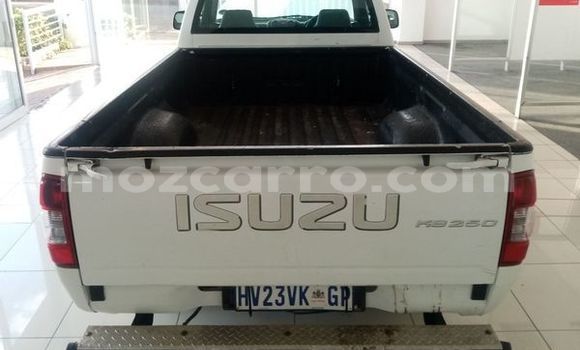 Nunua Ilio tumika Isuzu KB Nyeupe Gari ndani ya Maputo nchini Maputo Nunua Ilio tumika Isuzu KB Nyeupe Gari ndani ya Maputo nchini Maputo