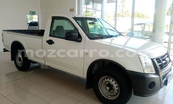 Nunua Ilio tumika Isuzu KB Nyeupe Gari ndani ya Maputo nchini Maputo Nunua Ilio tumika Isuzu KB Nyeupe Gari ndani ya Maputo nchini Maputo