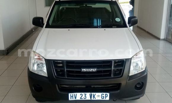 Nunua Ilio tumika Isuzu KB Nyeupe Gari ndani ya Maputo nchini Maputo Nunua Ilio tumika Isuzu KB Nyeupe Gari ndani ya Maputo nchini Maputo