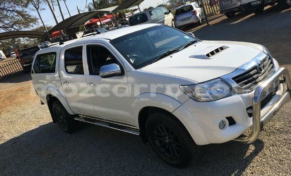 Nunua Ilio tumika Toyota Hilux Nyeupe Gari ndani ya Maputo nchini Maputo Nunua Ilio tumika Toyota Hilux Nyeupe Gari ndani ya Maputo nchini Maputo