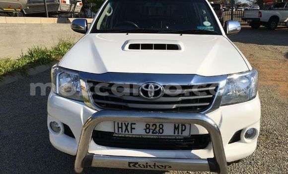 Nunua Ilio tumika Toyota Hilux Nyeupe Gari ndani ya Maputo nchini Maputo Nunua Ilio tumika Toyota Hilux Nyeupe Gari ndani ya Maputo nchini Maputo