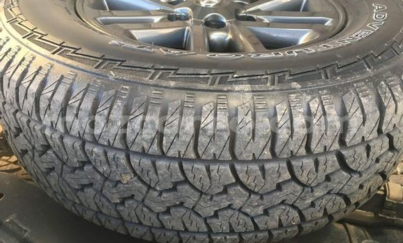 Nunua Ilio tumika Toyota Hilux Nyeupe Gari ndani ya Maputo nchini Maputo Nunua Ilio tumika Toyota Hilux Nyeupe Gari ndani ya Maputo nchini Maputo