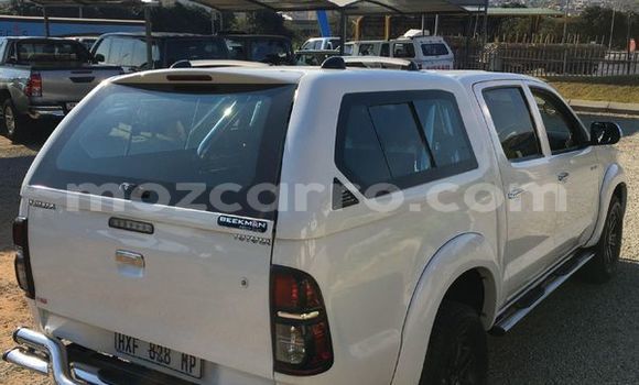 Nunua Ilio tumika Toyota Hilux Nyeupe Gari ndani ya Maputo nchini Maputo Nunua Ilio tumika Toyota Hilux Nyeupe Gari ndani ya Maputo nchini Maputo