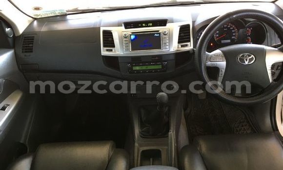 Nunua Ilio tumika Toyota Hilux Nyeupe Gari ndani ya Maputo nchini Maputo Nunua Ilio tumika Toyota Hilux Nyeupe Gari ndani ya Maputo nchini Maputo