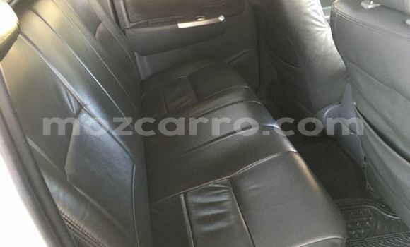 Nunua Ilio tumika Toyota Hilux Nyeupe Gari ndani ya Maputo nchini Maputo Nunua Ilio tumika Toyota Hilux Nyeupe Gari ndani ya Maputo nchini Maputo