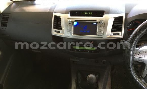 Nunua Ilio tumika Toyota Hilux Nyeupe Gari ndani ya Maputo nchini Maputo Nunua Ilio tumika Toyota Hilux Nyeupe Gari ndani ya Maputo nchini Maputo
