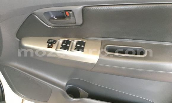 Nunua Ilio tumika Toyota Hilux Nyeupe Gari ndani ya Maputo nchini Maputo Nunua Ilio tumika Toyota Hilux Nyeupe Gari ndani ya Maputo nchini Maputo