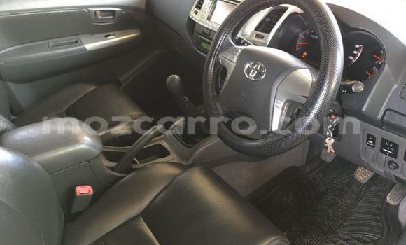 Nunua Ilio tumika Toyota Hilux Nyeupe Gari ndani ya Maputo nchini Maputo Nunua Ilio tumika Toyota Hilux Nyeupe Gari ndani ya Maputo nchini Maputo