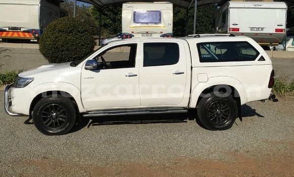 Nunua Ilio tumika Toyota Hilux Nyeupe Gari ndani ya Maputo nchini Maputo Nunua Ilio tumika Toyota Hilux Nyeupe Gari ndani ya Maputo nchini Maputo