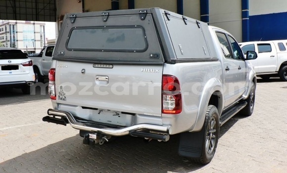 Nunua Ilio tumika Toyota Hilux Fedha Gari ndani ya Maputo nchini Maputo Nunua Ilio tumika Toyota Hilux Fedha Gari ndani ya Maputo nchini Maputo