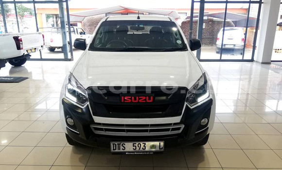 Comprar Usado Isuzu KB Branco Carro em Maputo em Maputo Comprar Usado Isuzu KB Branco Carro em Maputo em Maputo