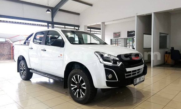 Comprar Usado Isuzu KB Branco Carro em Maputo em Maputo Comprar Usado Isuzu KB Branco Carro em Maputo em Maputo