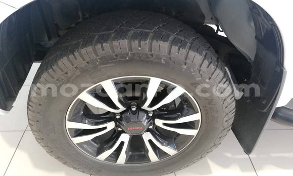 Comprar Usado Isuzu KB Branco Carro em Maputo em Maputo Comprar Usado Isuzu KB Branco Carro em Maputo em Maputo